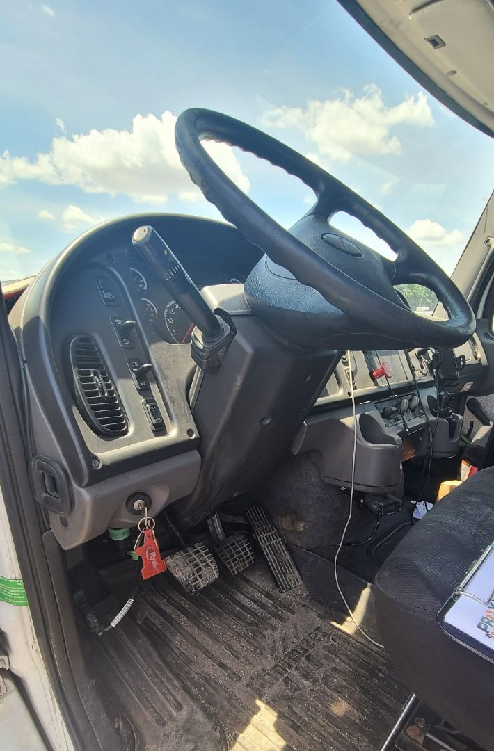 2013 FREIGHTLINER M2 112 - Image 9